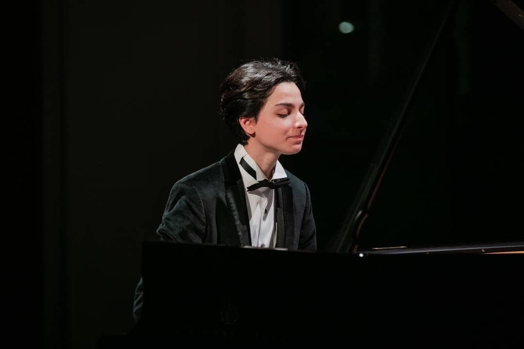 Im Ausland: Türkisches Piano-Talent Can Saraç gewinnt renommierten Preis