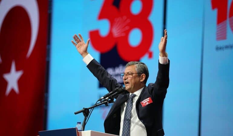 Özgür Özel übernimmt CHP-Parteivorsitz: Ende der Ära Kılıçdaroğlu