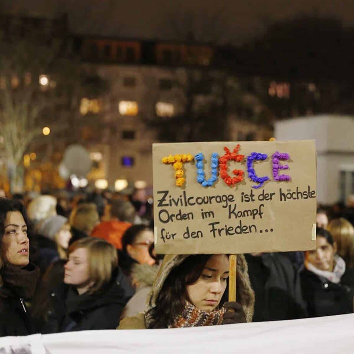 Gedenken an Tuğçe Albayrak: Tausende kommen an ihrem Geburts- und Todestag zusammen