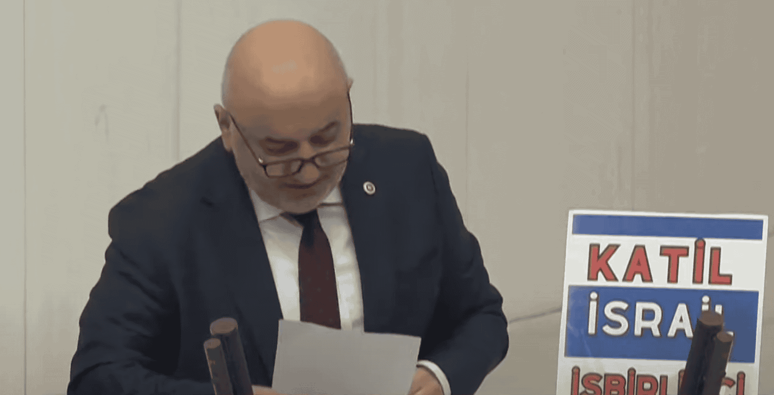 Türkischer Politiker stirbt während hitziger Parlamentsrede gegen Israel und AKP
