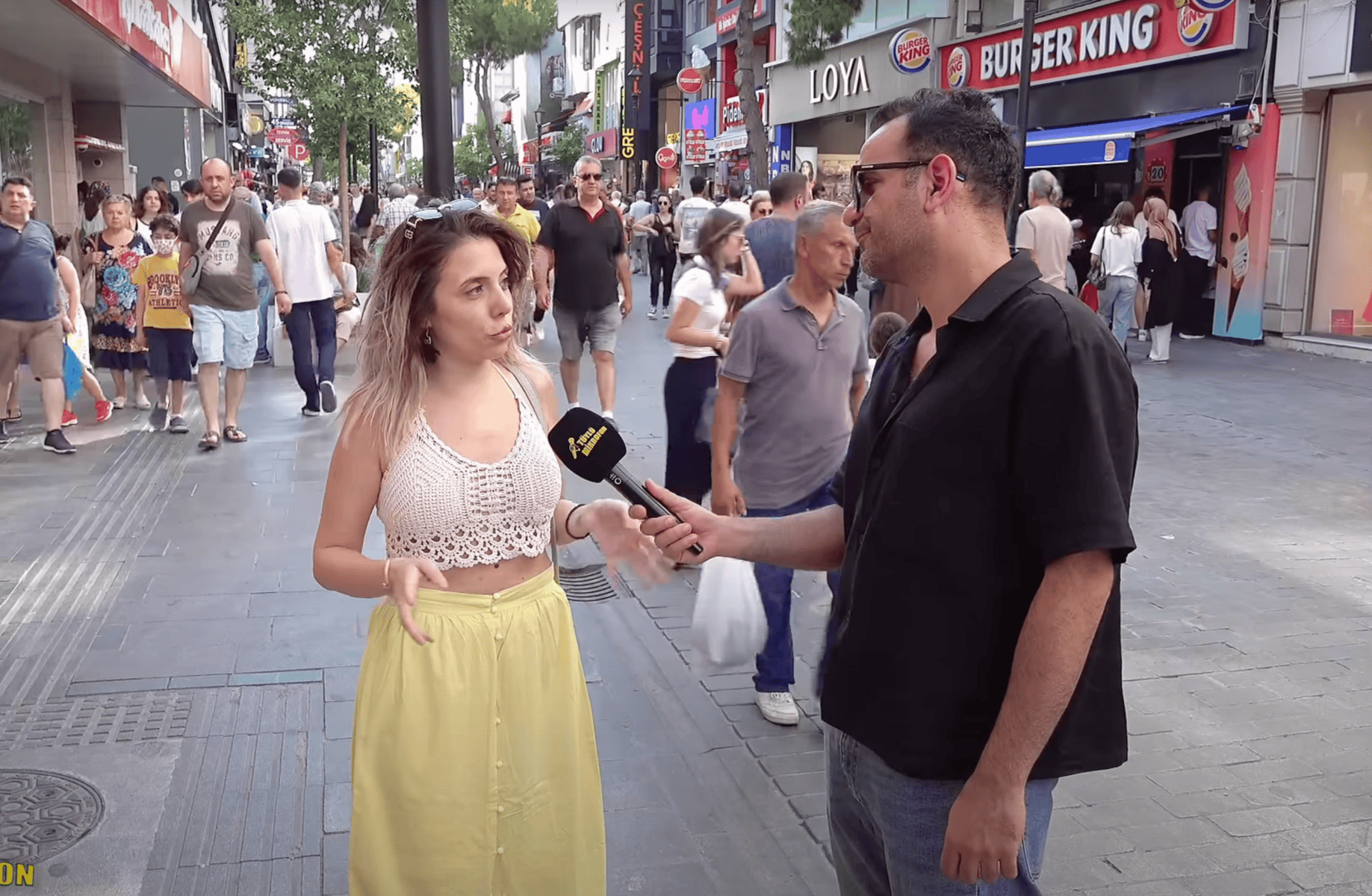 Straßeninterview in Izmir endet mit Verhaftung: „Ihr seid Idioten“