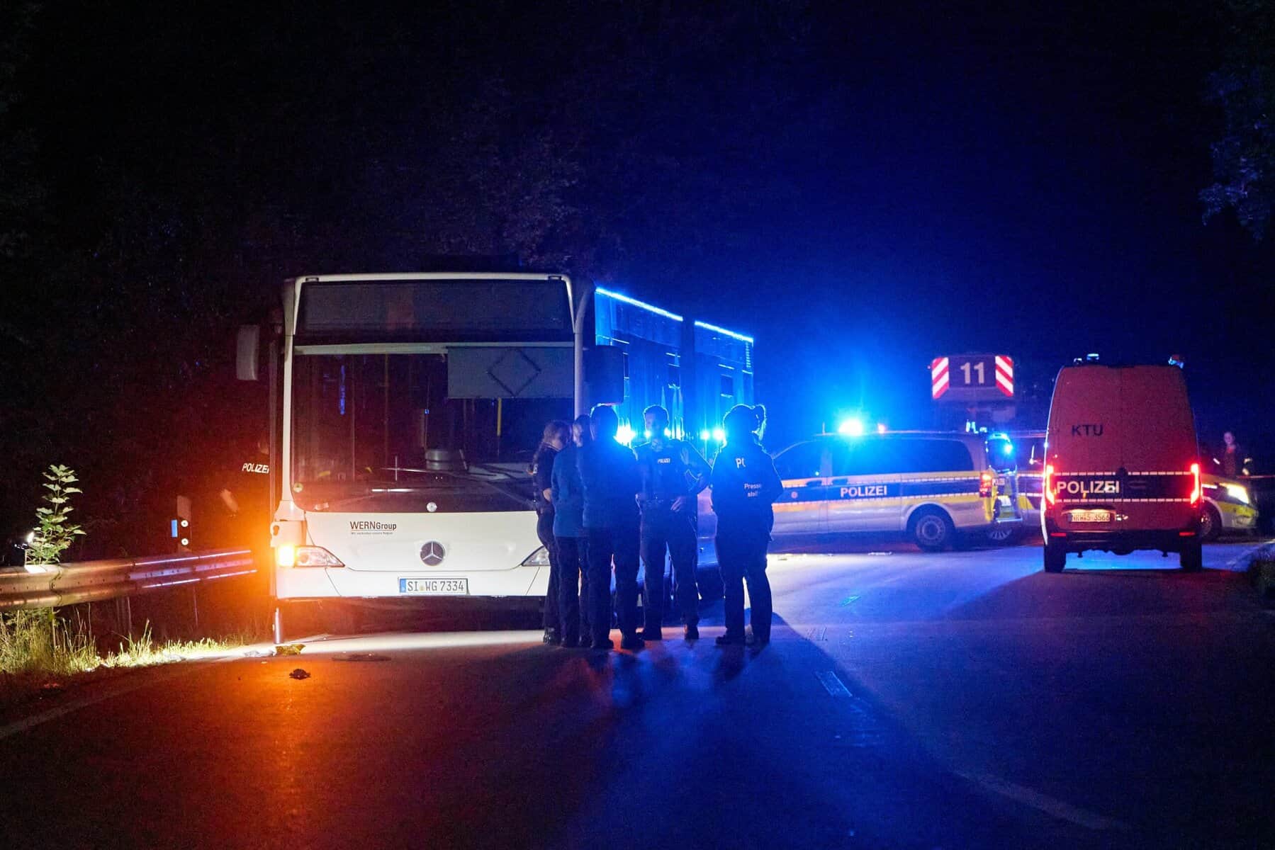 Messer-Angriff im Bus: Muslimische Frauen verhindern Katastrophe