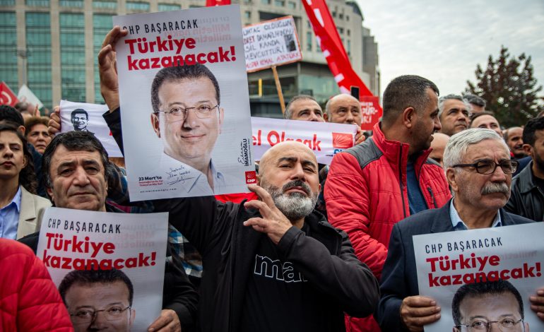 Neuer Bericht: Türkei verschärft Repression gegen Opposition und Medien