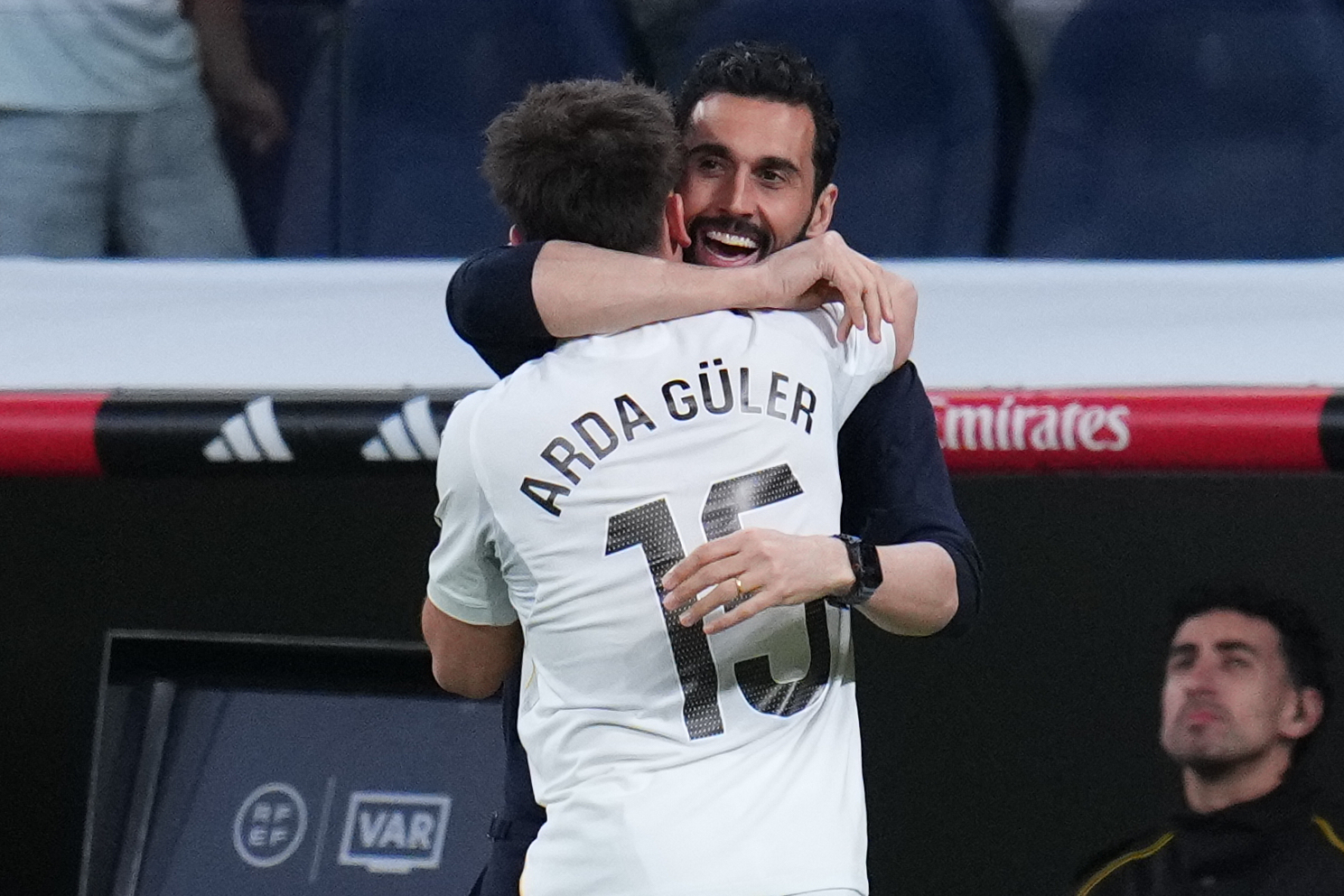 Tor aus der eigenen Hälfte: Arda Güler versetzt alle in Ekstase
