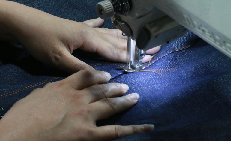 Sexualisierte Gewalt: Frauen in türkischen Textilfabriken berichten von Missbrauch
