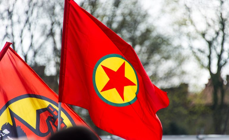 flagge der verbotenen pkk