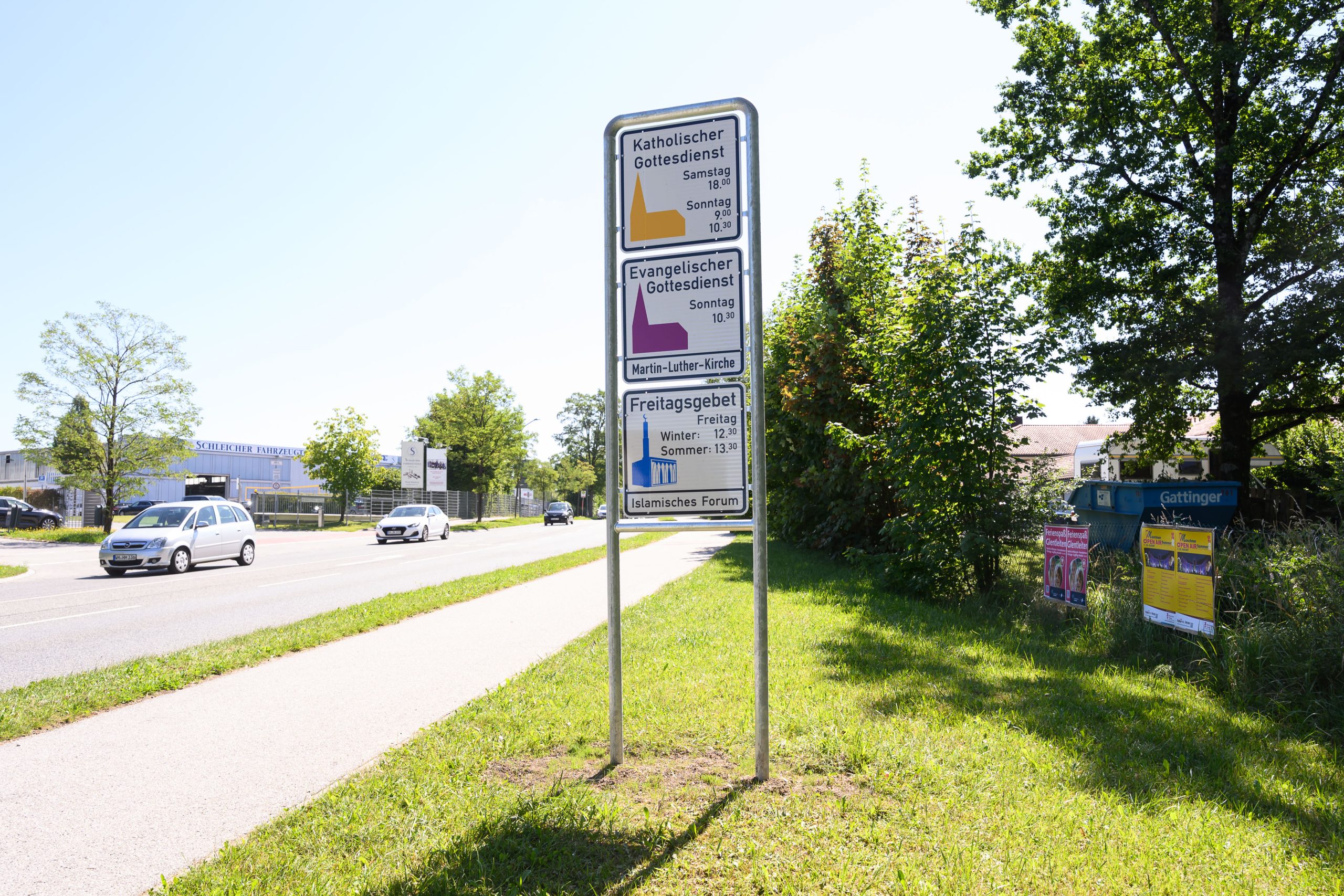 Novum in Deutschland: Offizielle Infoschilder weisen aufs Freitagsgebet hin